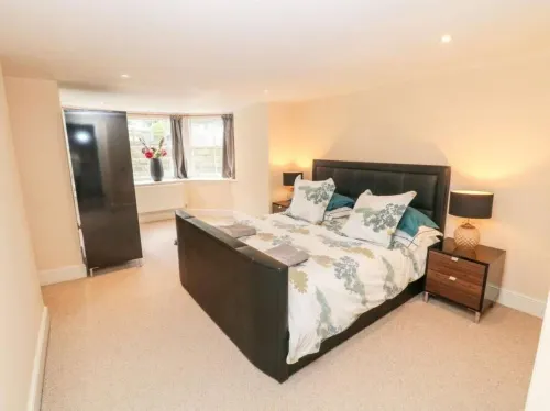 Central Buxton Apartment