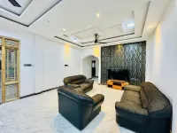 Trinco Town Family Guest House 4-bedroom house in charming Trincomalee with AC,