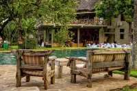 Weruweru River Lodge - Pools