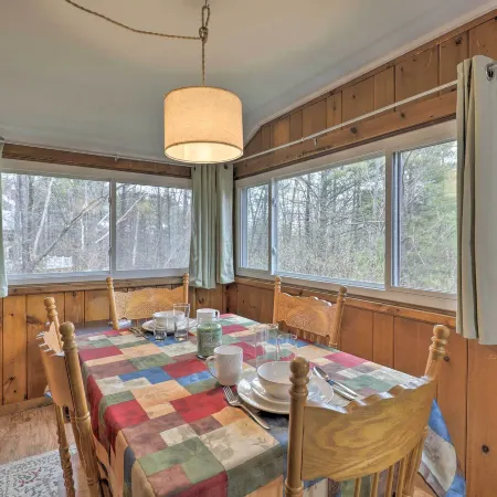 Cute Gilford Cottage w/ Grill - Walk to Marina