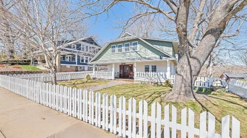 Charming 7-bedroom cottage with WiFi, AC in serene Lake Junaluska