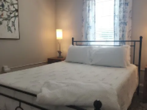 Magnolia Hideaway 2-BR Apt in center of Town of Colonial Beach Hotels in Colonial Beach