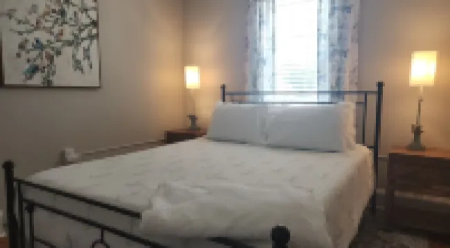 Magnolia Hideaway 2-BR Apt in center of Town of Colonial Beach