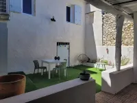 Le Clos de l'Amandier - Village house 10 minutes from the Avignon Festival