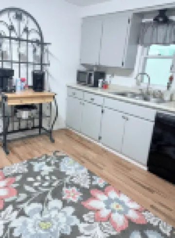 Charming 3-bedroom house near downtown Marshfield