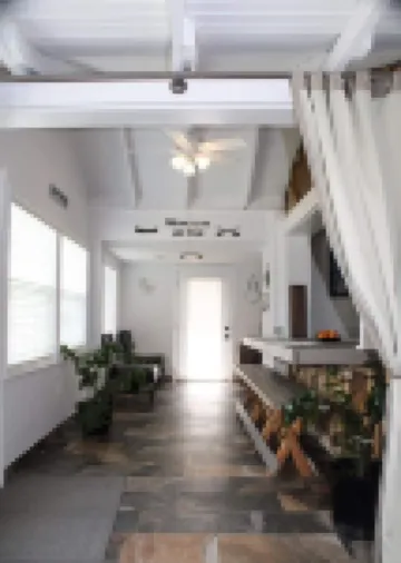 Enjoy a 3-bedroom vacation home near Lake of the Ozarks 沃倫酒店