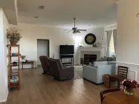 Comfortable, FULLY furnished 3 Bedroom Home on Burleson Cul-De-Sac Hotels in Burleson