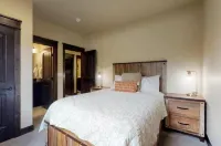 River Run Townhomes - 3 Bedroom - Walk to Slopes! - Mountain View