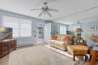 Couples retreat + Pets OK! Center of Town: Unit #2