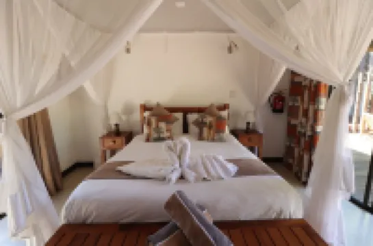 Exceptional location since located directly on the edge of the savannah.