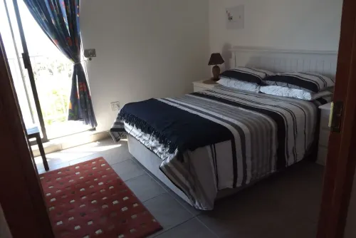 Arendsnest Self Catering penthouse apartment with spectacular views .