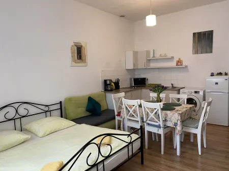 Bright Apartment im Stadtzentrum am Park Отели рядом с достопримечательностью «Lázeňský park»
