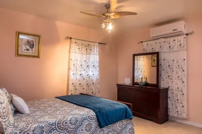 Caicos Cactus Residence  Major Hill Các khách sạn gần Cottage Pond