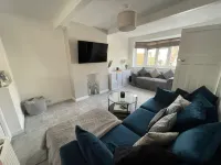 Beautiful 3 Bedroom Home With Parking and Fitness Equipment