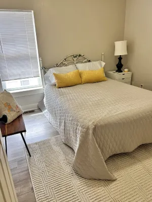 5 bedroom house in welcoming Hagerman close to the bike path and the river. Hotel a Gooding County