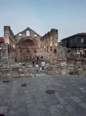 Hotel apartment with a pool right across the street from the beach Отели рядом с достопримечательностью «Археологический музей города Несебр»