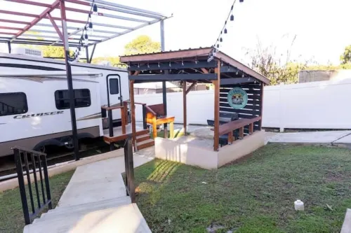 Cozy 2-bedroom RV in peaceful Vieques with WiFi, AC