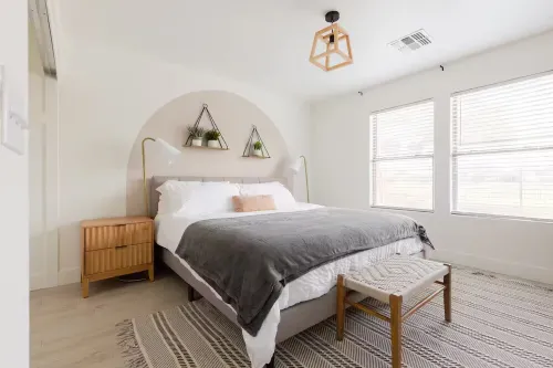 Copper Cactus House: Upscale Oasis with Pool & Spa