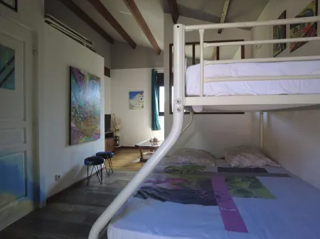 Maison Chaleureuse Pour Familles et Groupes, un Oasis de Calme Отели рядом с достопримечательностью «senteur blanc Woods»