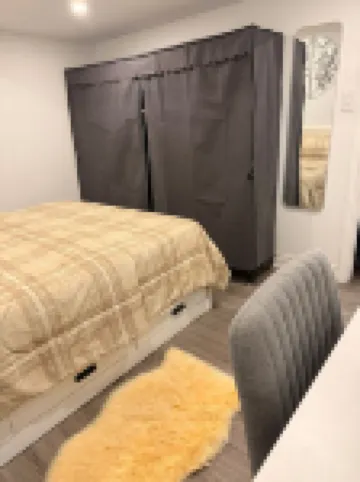 Dream Home, Cosy, nice, quiet environment, best getaway location for your trip.