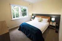 Welcome on Wellington, your 3 bedroom getaway with stunning mountain views. Groom Hill 주변 호텔