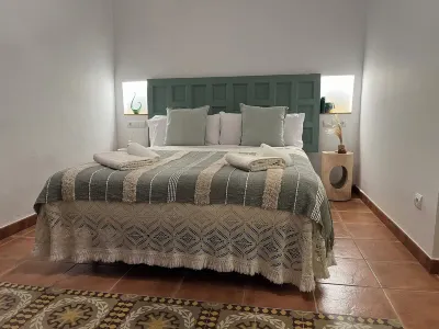 Ulls del Priorat Hotels near Sangenis i Vaque