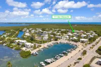 House in Islamorada, in exclusive Venetian Shores. - Homestays