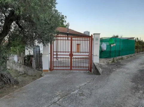 ISOLATED VILLA A FEW STEPS FROM THE COUNTRY, RELAX AND OPPORTUNITIES.