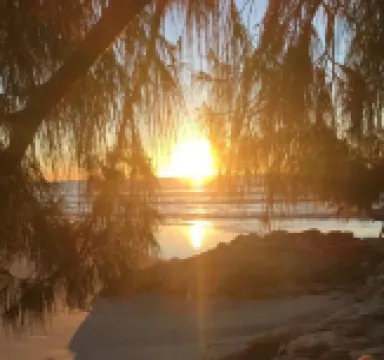 Mountain Views beside the Seaside.
