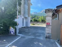 Villa Anita -town center -private parking- wifi. Hotels in Barcelonnette