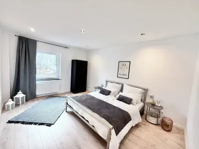 Modern vacation apartment in the heart of Neheim - ideal for families & business guests Wildwald Vosswinkel附近的飯店