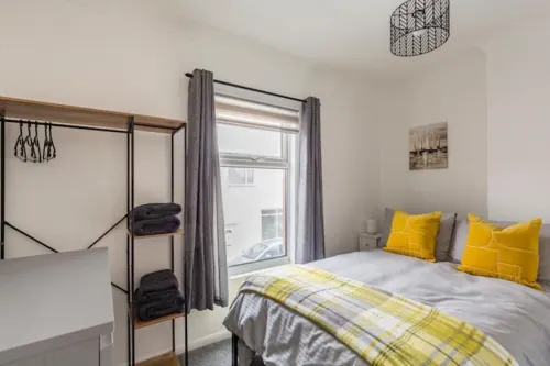 Charming Terraced House in the centre of Hoylake