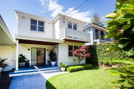 Vaucluse/Watsons Bay Beach House: 4 bedroom beach villa Отели в г. Vaucluse