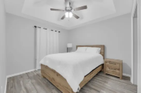 Spacious & Central Pool Home By McAuliffe Park