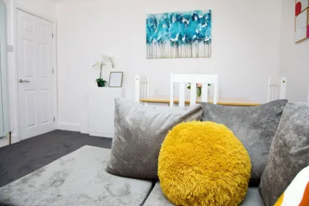 Cosy & Stylish 2 Bedroom G/F flat in Prime Location Отели в г. Дартфорд