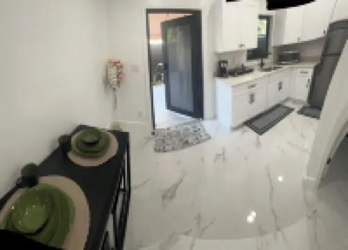 Chic 1-bedroom apartment with WiFi, AC in vibrant Miami Hotels in Miami Gardens