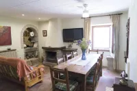 Self catering La Pausa Rural for 10 people Hotels in Osona