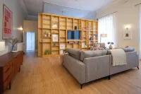 The Ballroom. Recently renovated huge 2 Bed, city centre. Hotel a Lichfield