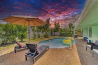 2 Kitchens + Pool + Ping-Pong + Corn Hole + BBQ + Next to Venice Downtown
