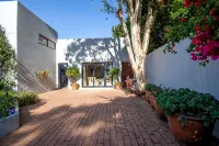 Inverter Backup; Parkwood 10min Walk to Rosebank Hotels in Parkwood