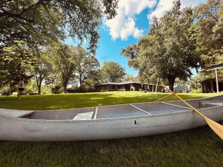 Beautiful, relaxing lake home.