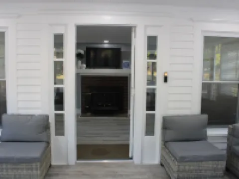 Spacious, Fully Remodel 4-bedroom house 2.5 bathroom in charming Carthage 迦太基酒店