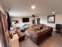 Texan delight- 6 bed house/large yard/streaming!