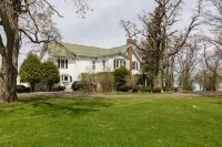 Victorian Riverfront 1BR • Cozy Retreat with River Views & Dock Access Hotels in Oswegatchie