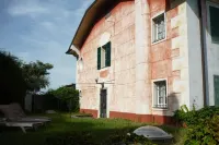 Vintage villa with Jacuzzi Hotels in 