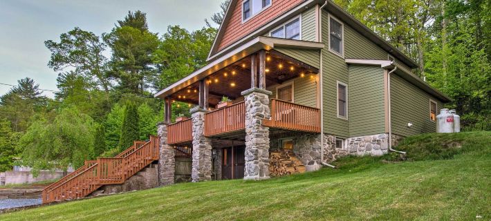 Large Yard and Games Edgewater Escape in Paupack! Hotels in Pike County