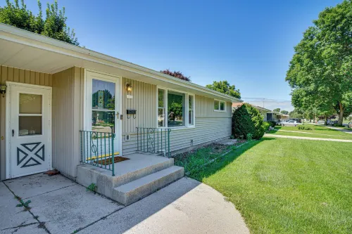 Large Backyard, Walk to Hospital: Sheboygan Abode! Hotels in Sheboygan