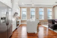 Historic downtown apartment with a view Hotels in Crowley