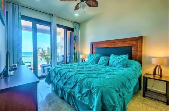 Create Unforgettable Memories in Your Beachfront Escape with Stunning Views!