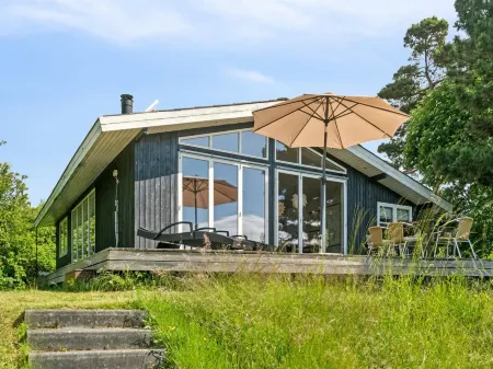 "Stygg" - 400m from the Sea